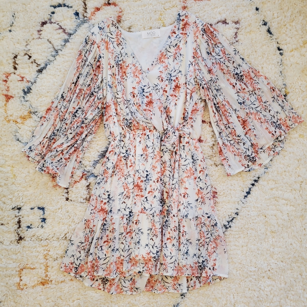 Floral pleated sleeve dress